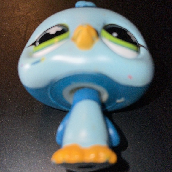 Littlest Pet Shop LPS 821 Blue Penguin with Green Eyes - Picture 7 of 9
